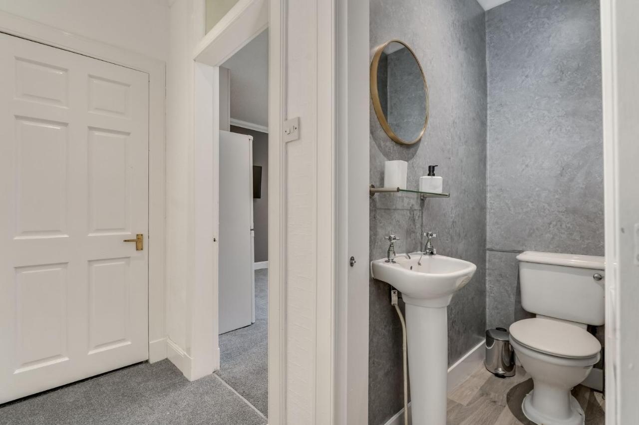 The Garden Flat, Loch Lomond Apartment อเล็กซานเดรีย ภายนอก รูปภาพ
